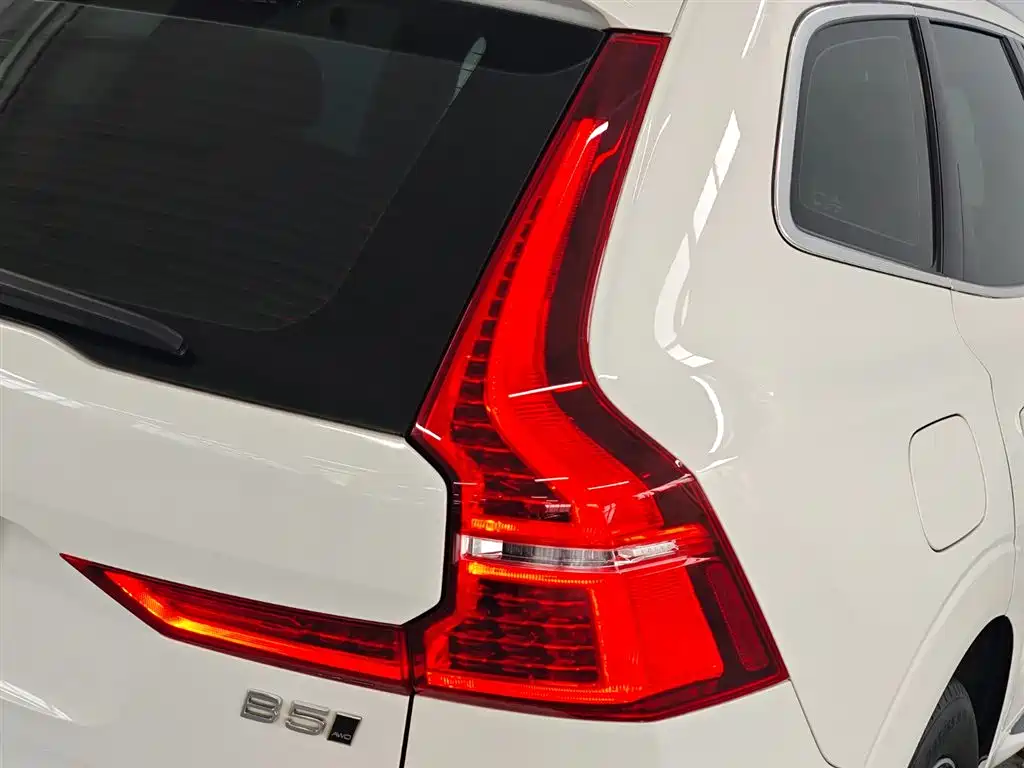 Volvo XC60 2022 — фото 22