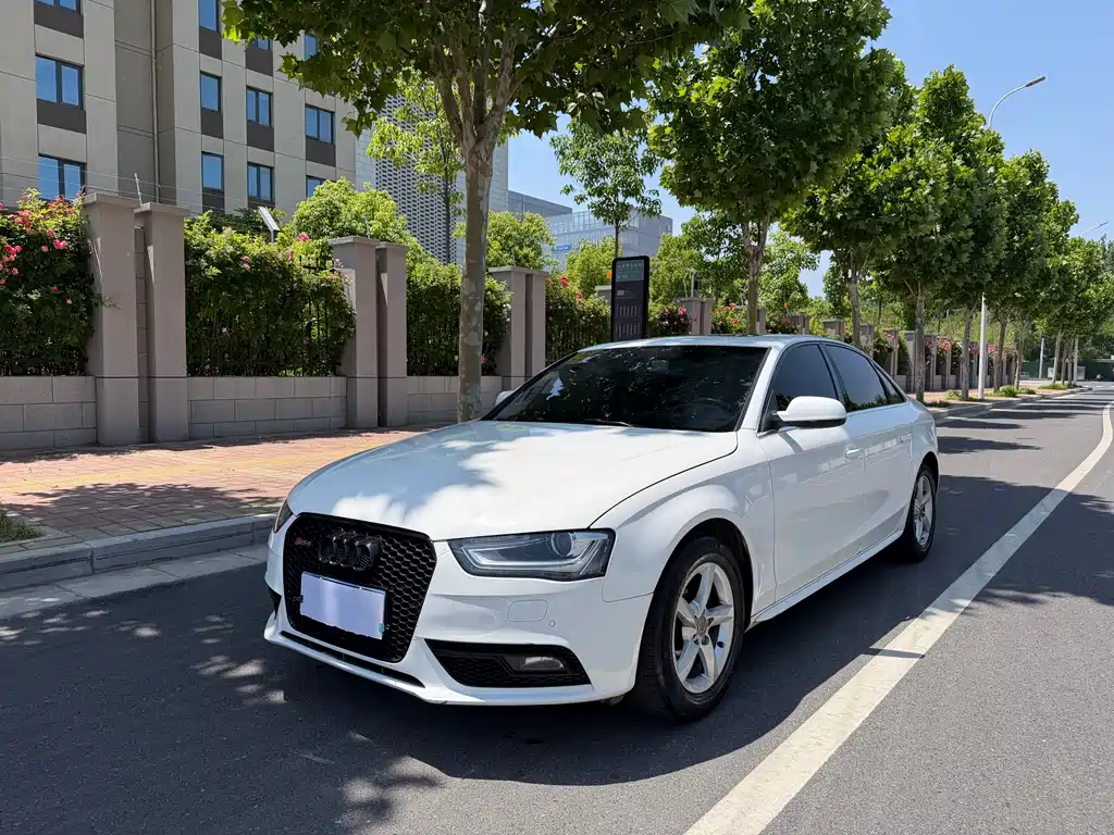 Audi A4L 2014 — фото 1