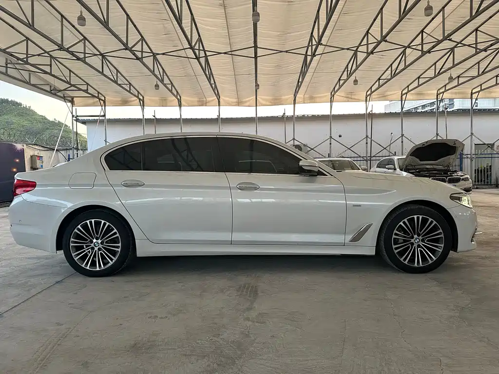 BMW 5 Series 2018 — фото 4