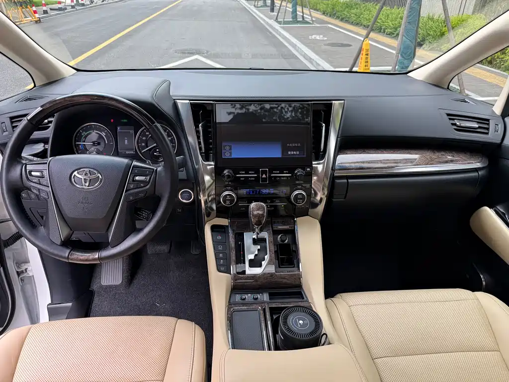 Toyota Vellfire 2023 — фото 5
