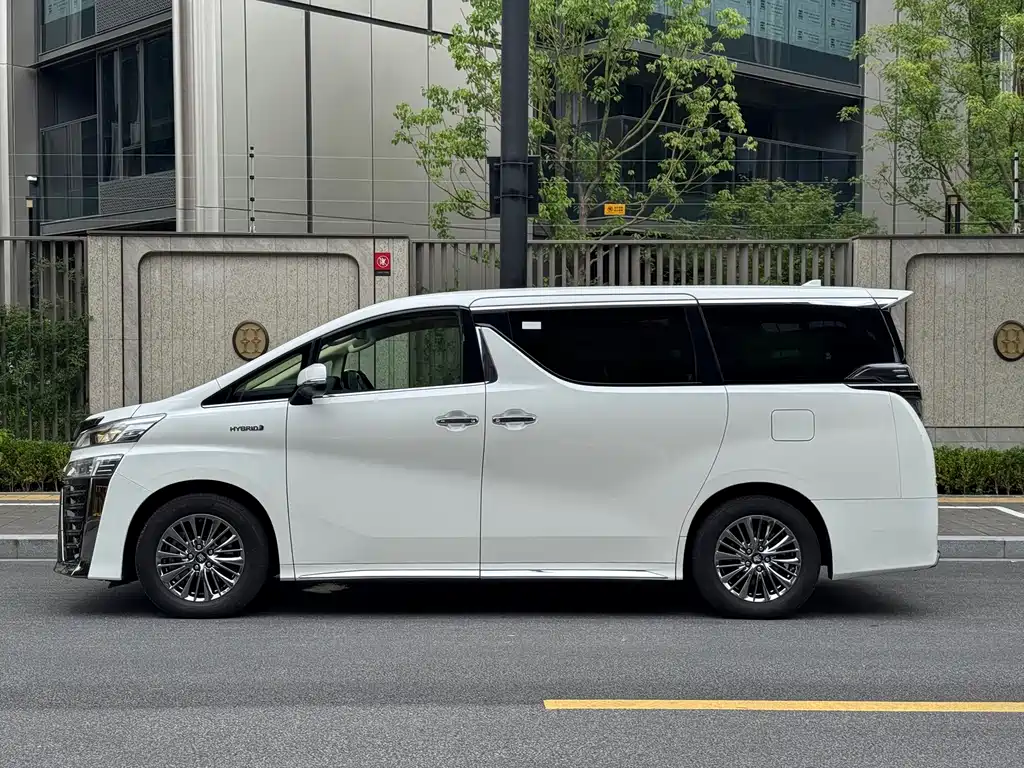 Toyota Vellfire 2023 — фото 6