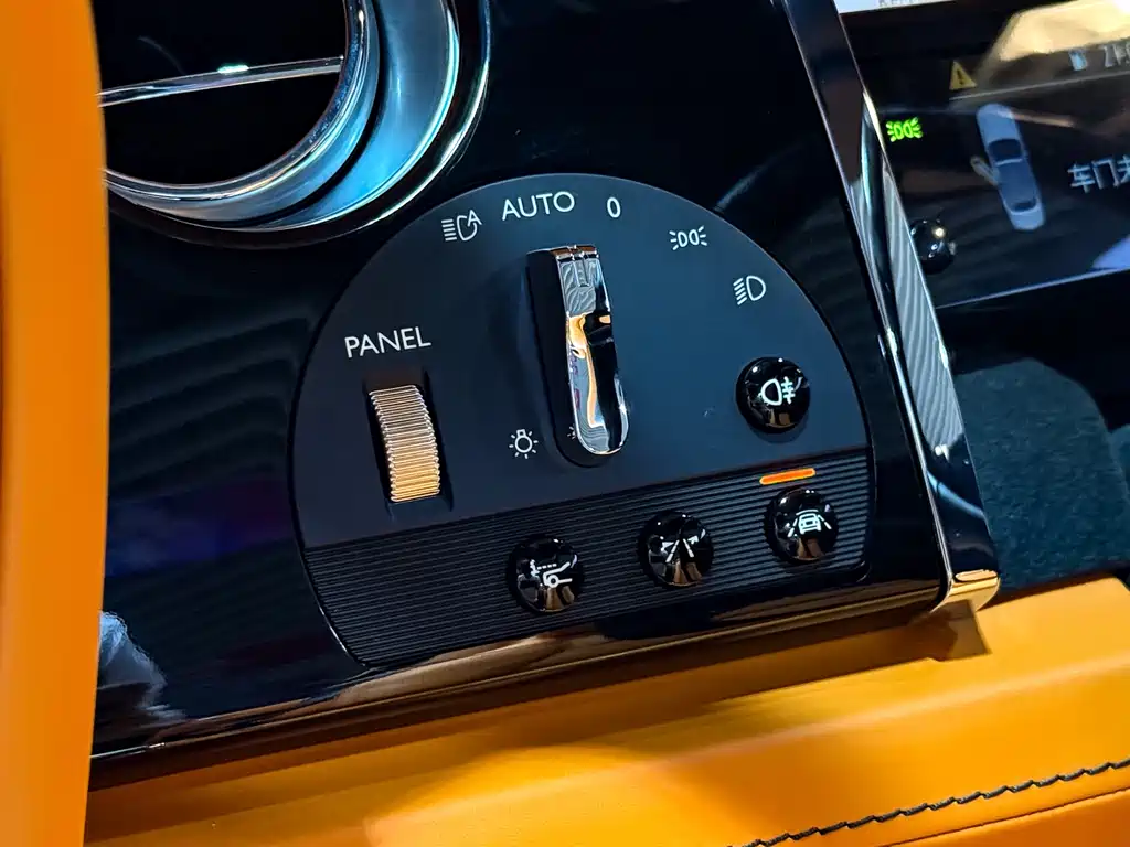 Rolls-Royce Dawn 2021 — фото 15