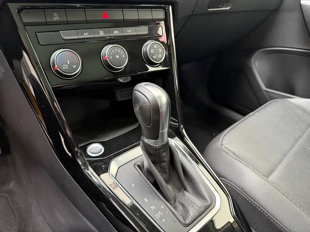 Volkswagen T-Roc 2018 — фото 15