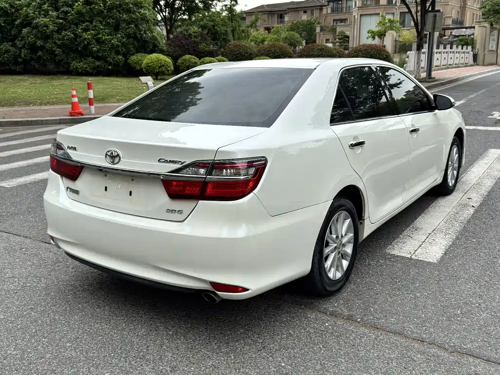 Toyota Camry 2015 — фото 7