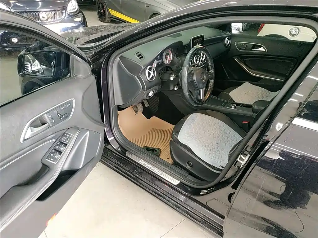 Mercedes-Benz A-Class 2015 — фото 12