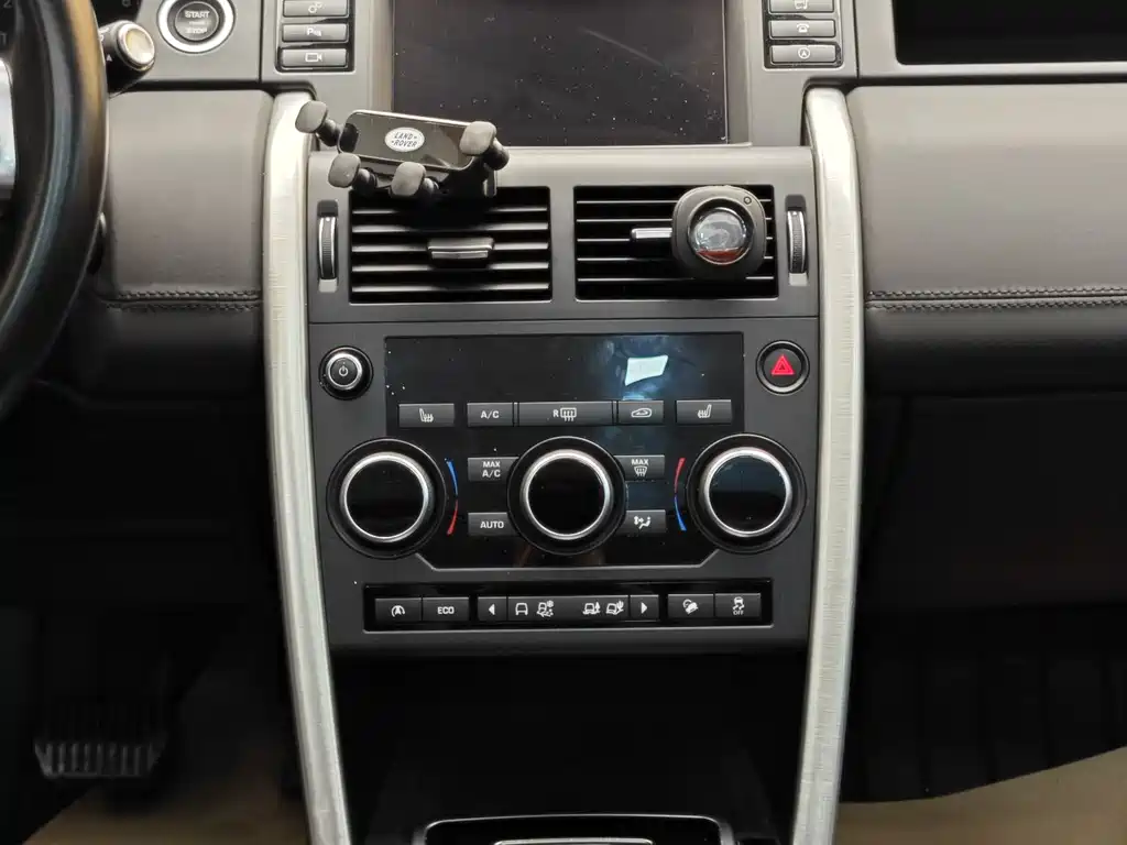 Land Rover Discovery Sport 2017 — фото 18