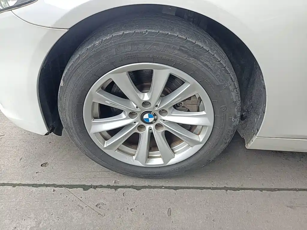 BMW 5 Series 2015 — фото 23