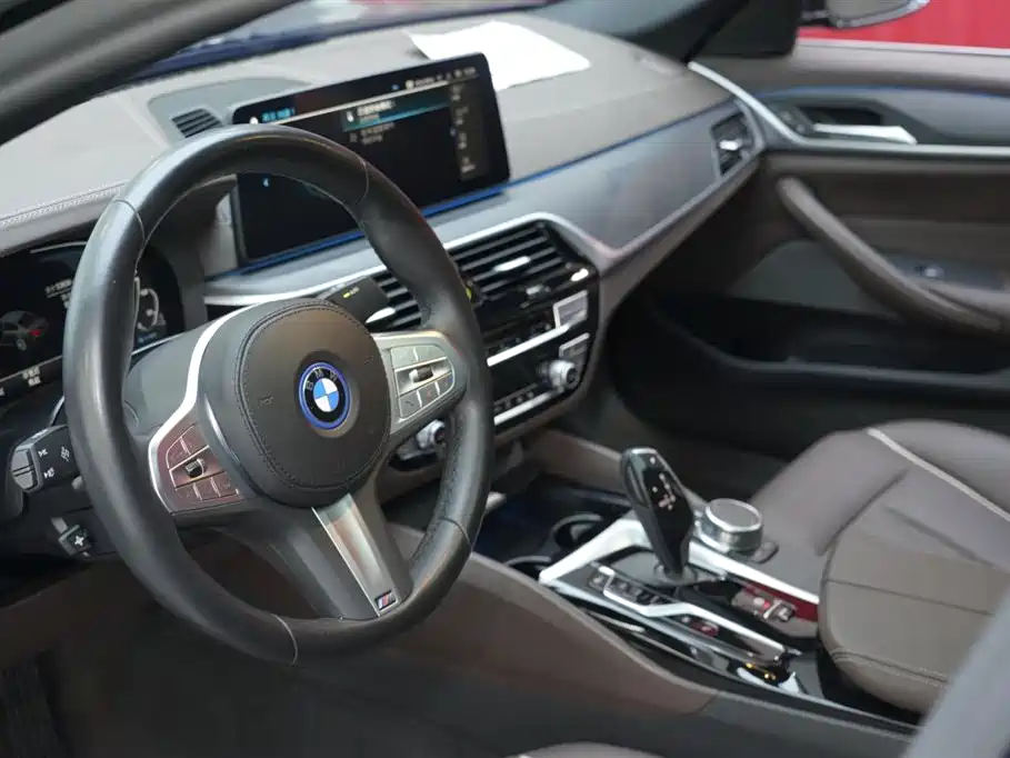 BMW 5 Series New Energy 2022 — фото 13