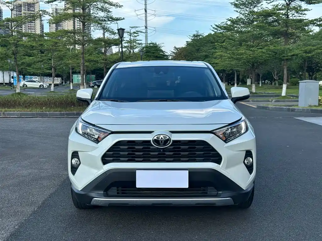 Toyota RAV4 2020 — фото 2
