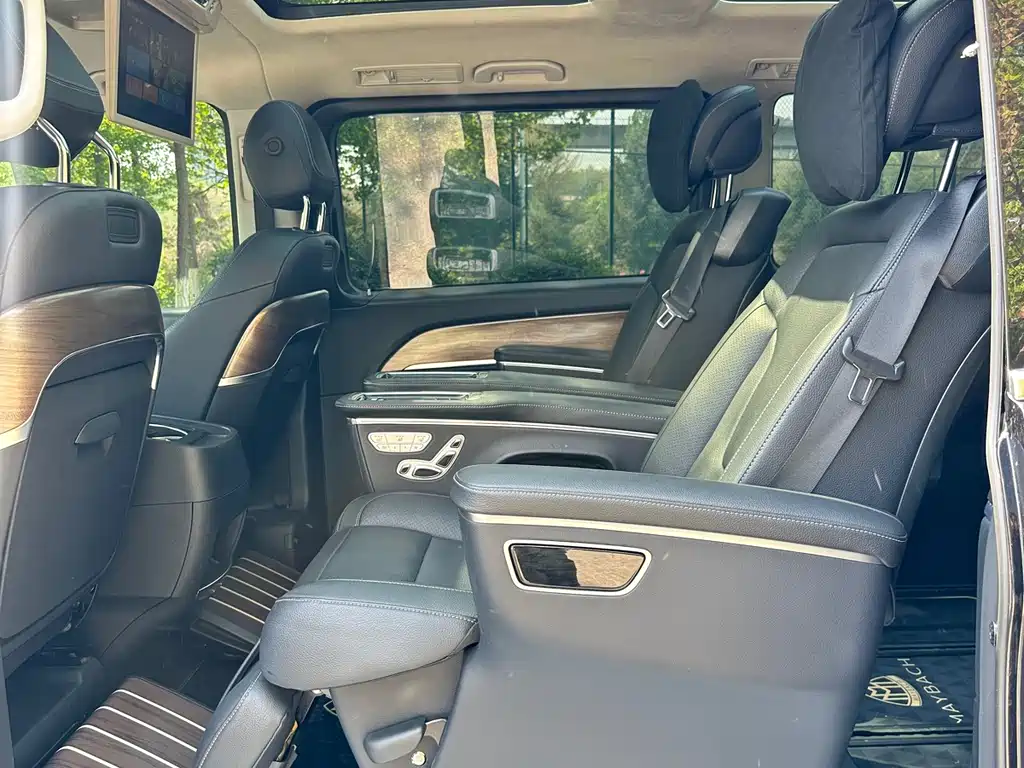 Mercedes-Benz V-Class 2022 — фото 11