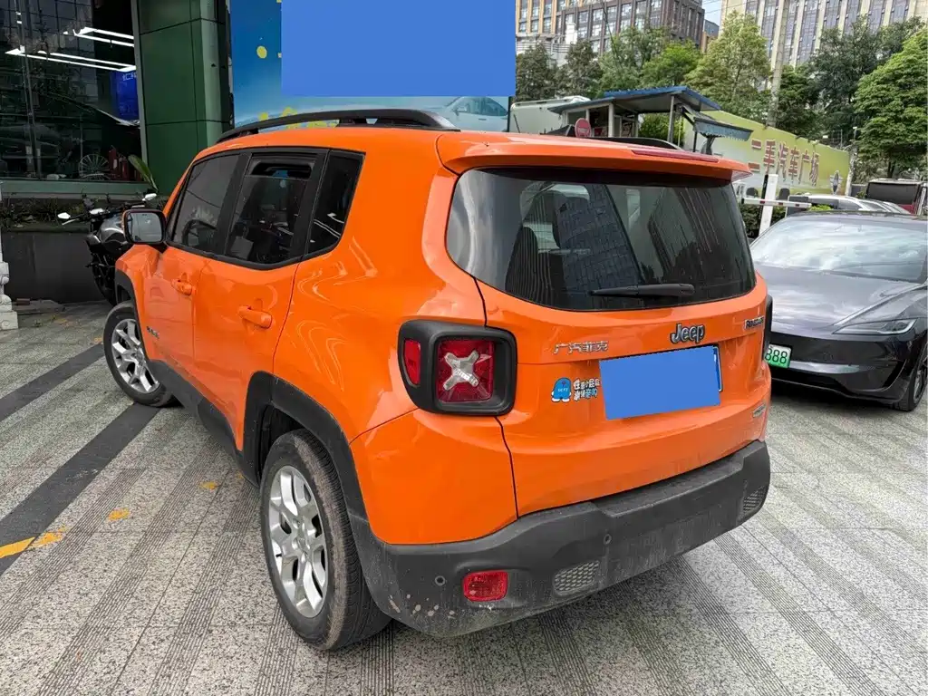 Jeep Renegade 2016 — фото 5