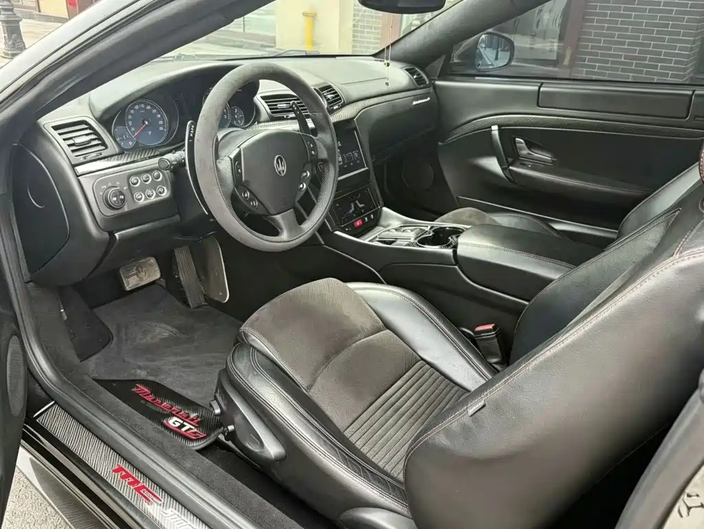 Maserati GranTurismo 2015 — фото 15