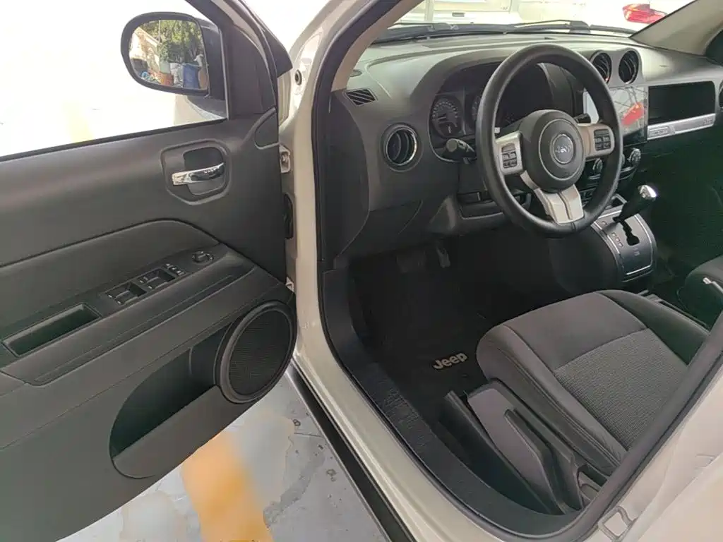 Jeep Compass 2015 — фото 16