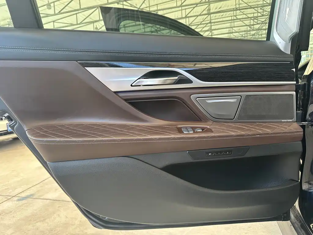 BMW 7 Series 2020 — фото 18