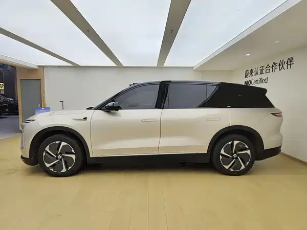 NIO ES8 2024