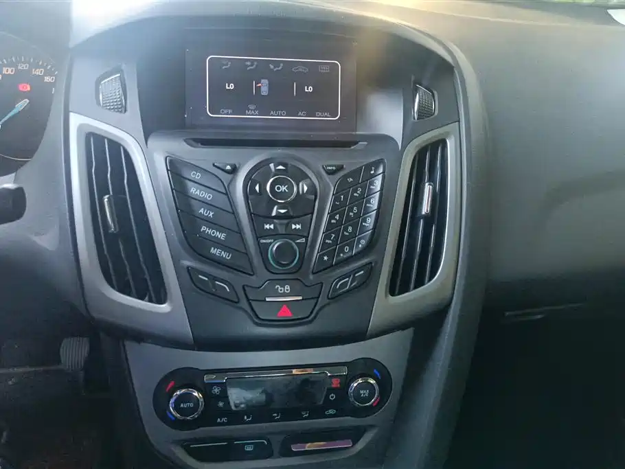 Ford Focus 2014 — фото 13