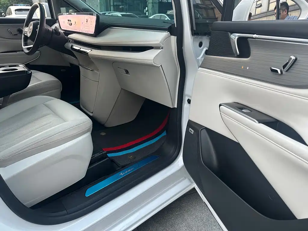 Buick GL8 Hybrid — фото 23