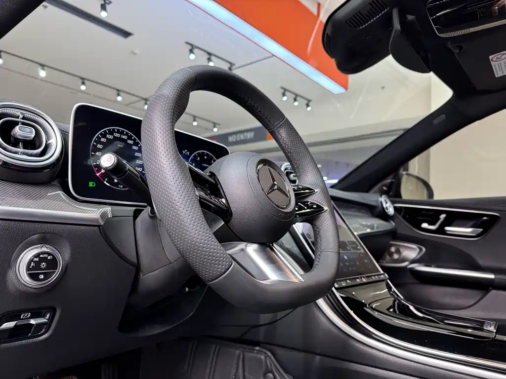Mercedes-Benz C-Class 2024 — фото 12