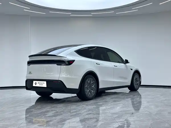Tesla Model Y L 2026