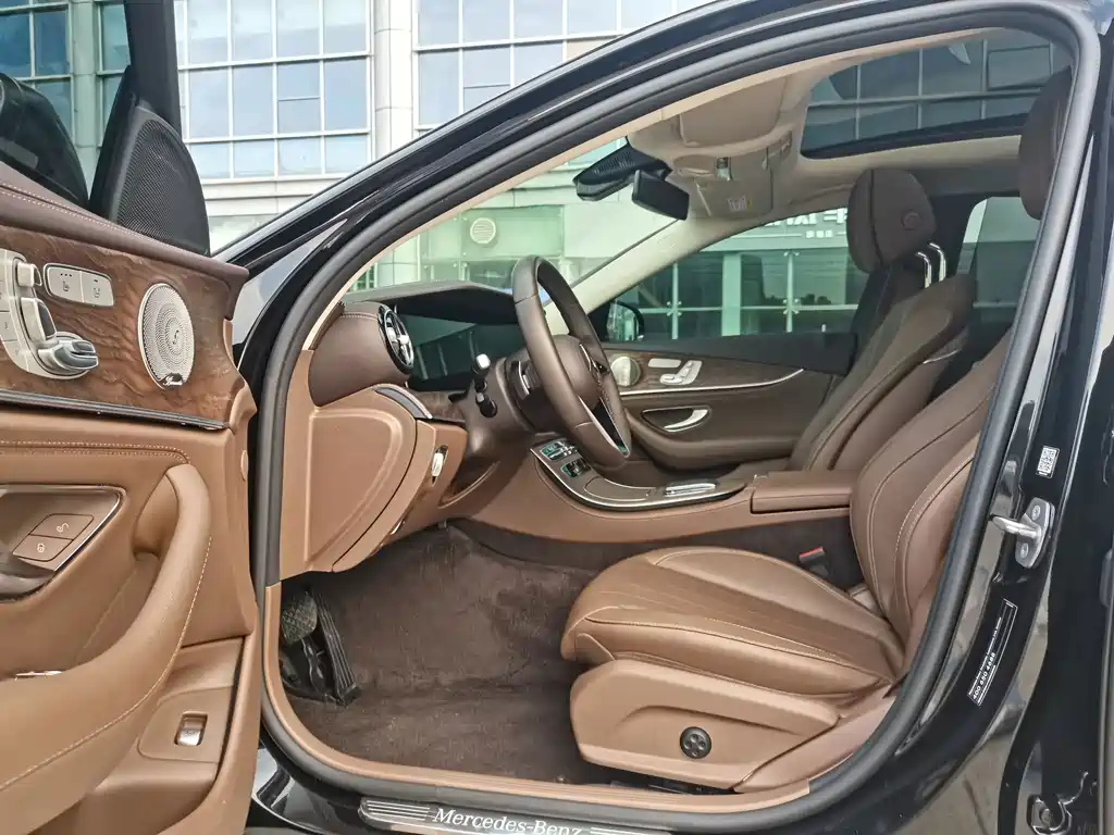 Mercedes-Benz E-Class 2023 — фото 10