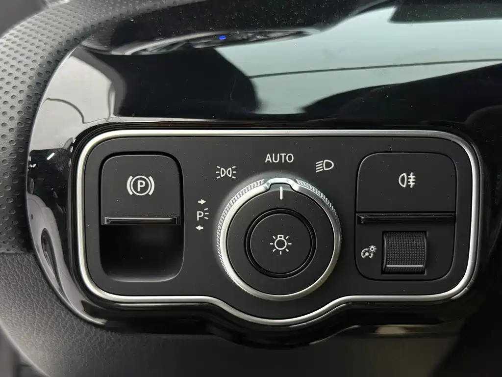 Mercedes-Benz A-Class 2023 — фото 15