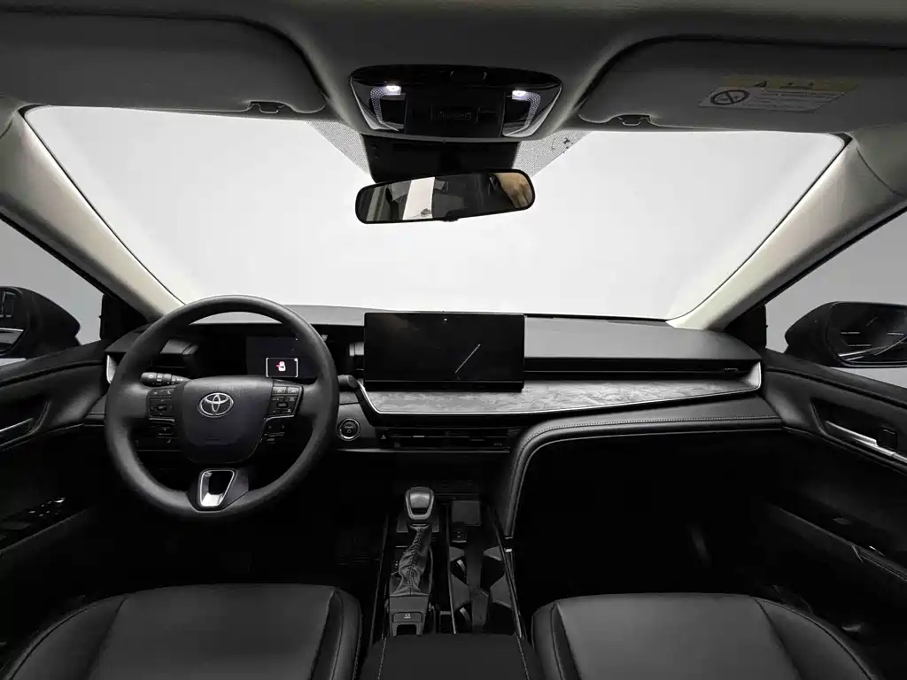 Toyota Camry 2025 — фото 10