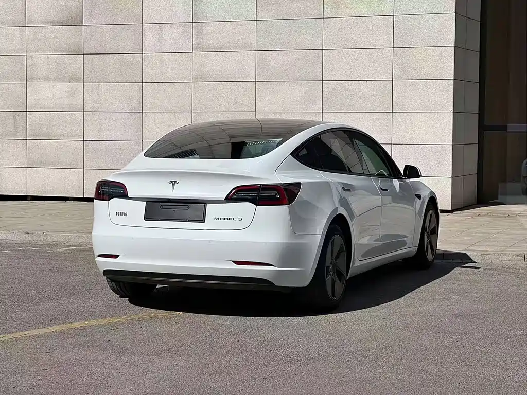 Tesla Model 3 2023 — фото 13