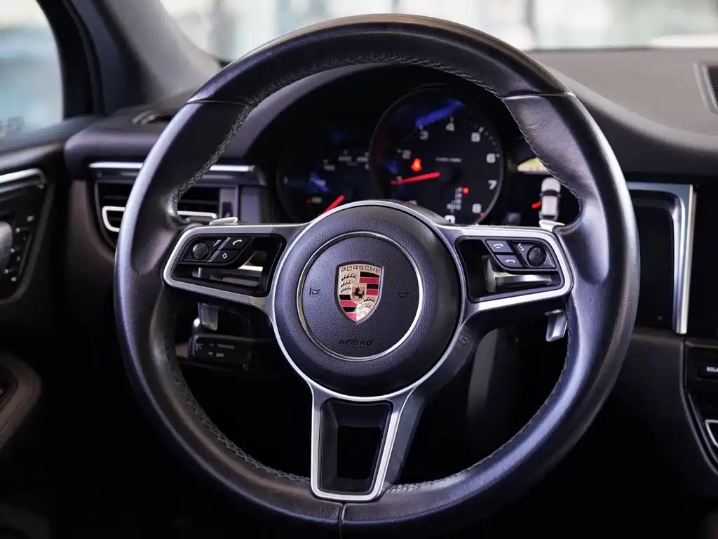 Porsche Macan 2020 — фото 12