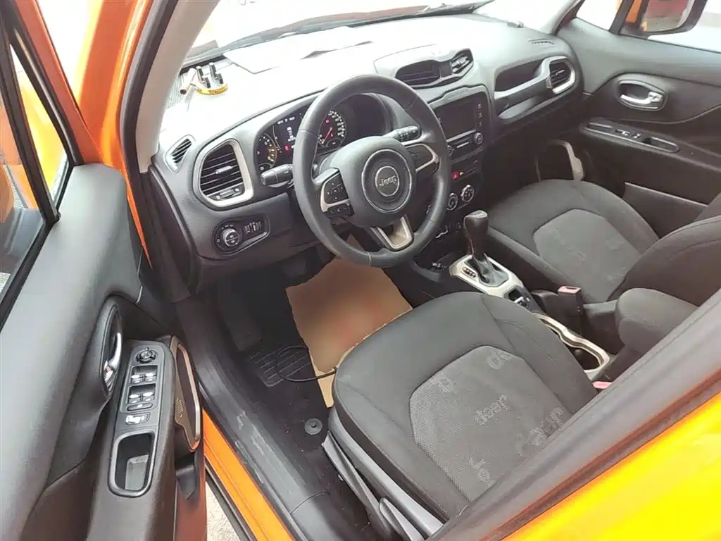 Jeep Renegade 2016 — фото 16