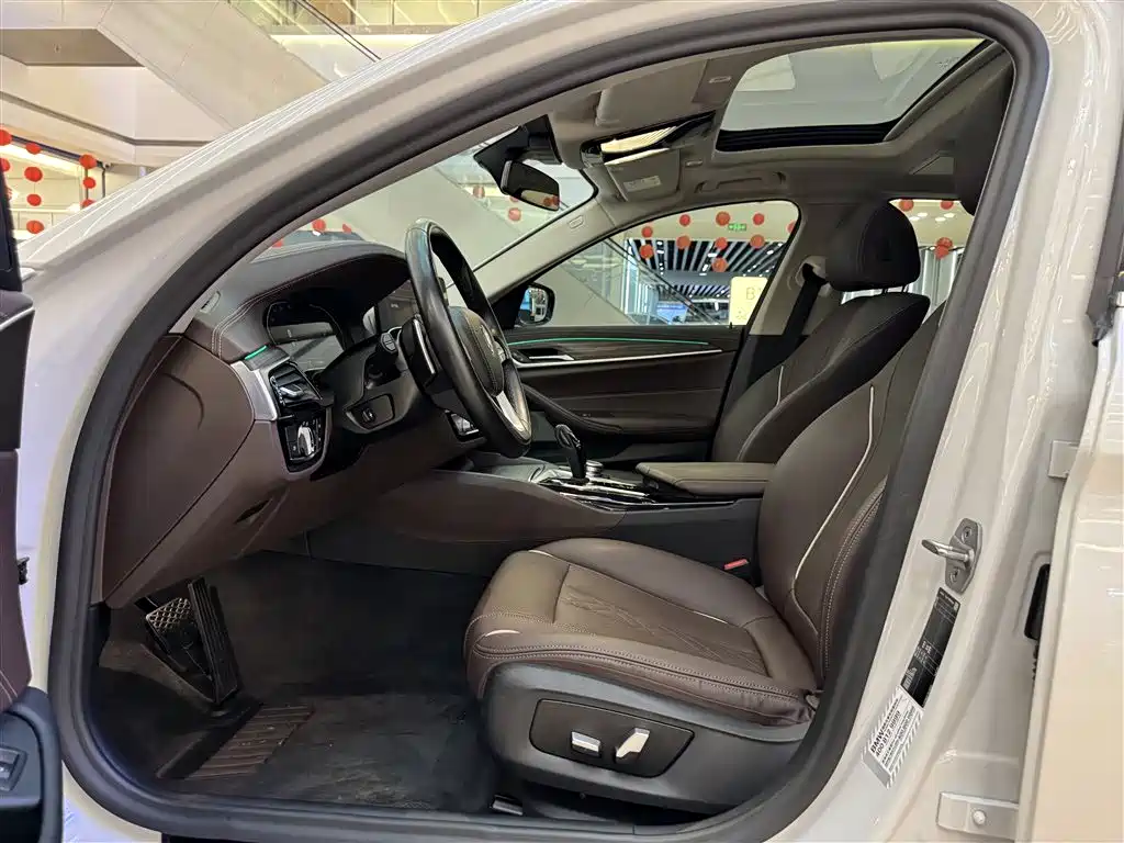 BMW 5 Series 2021 — фото 17