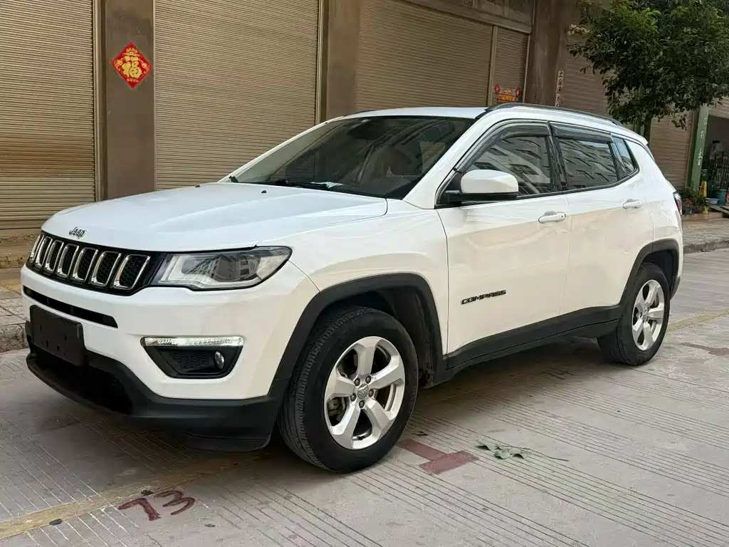 Jeep Compass 2017 — фото 1