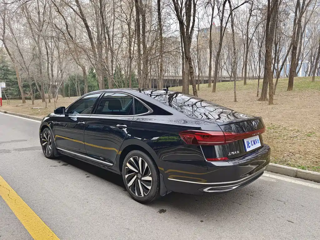 Volkswagen Passat 2023 — фото 4