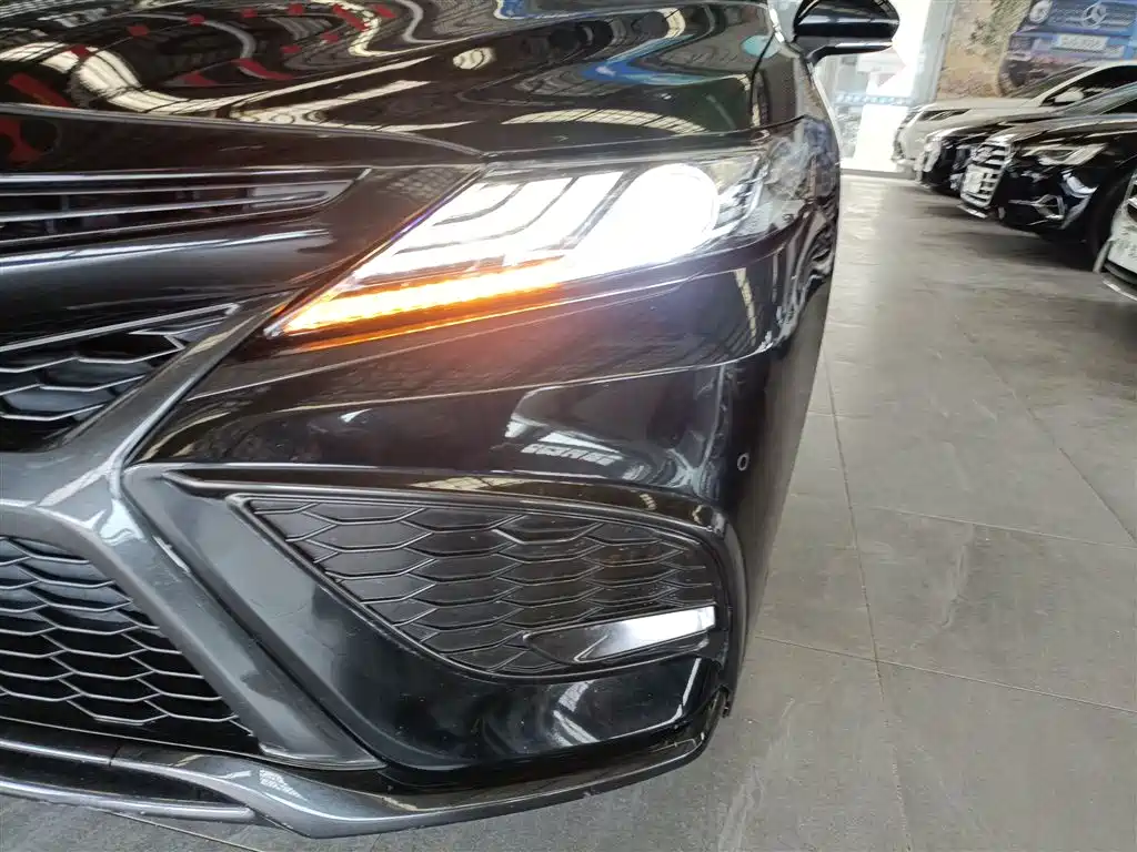 Toyota Camry 2022 — фото 17