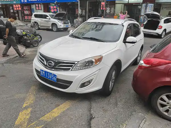 GAC Trumpchi GS5 2012
