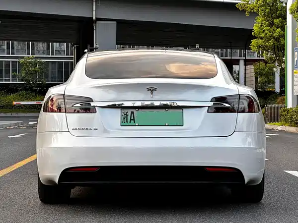 Tesla Model S 2018