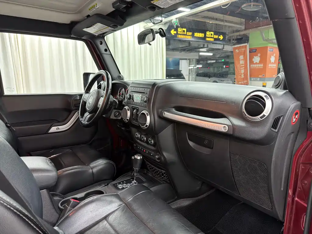 Jeep Wrangler 2012 — фото 6