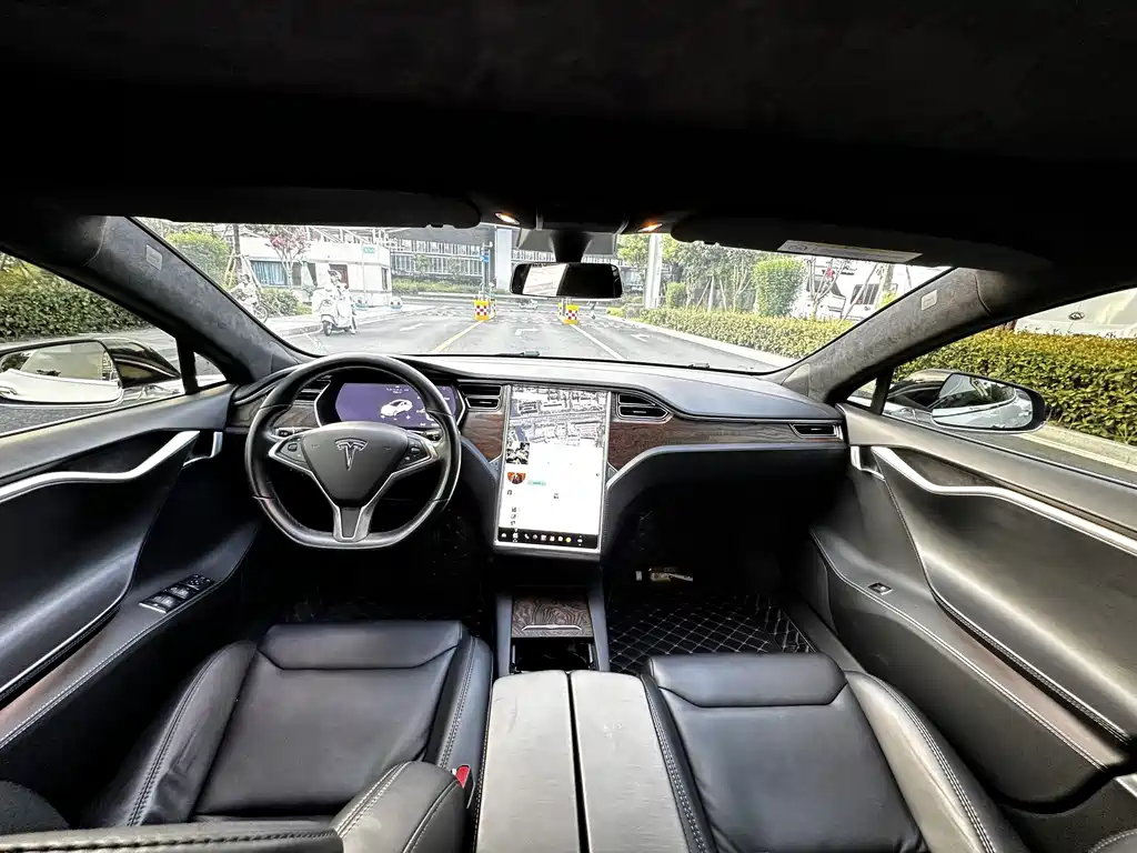 Tesla Model S 2018 — фото 16