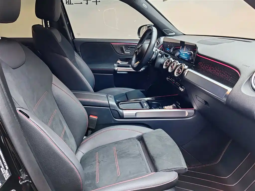 Mercedes-Benz GLB AMG 2025 — фото 11
