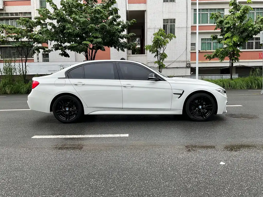 BMW 3 Series 2019 — фото 10