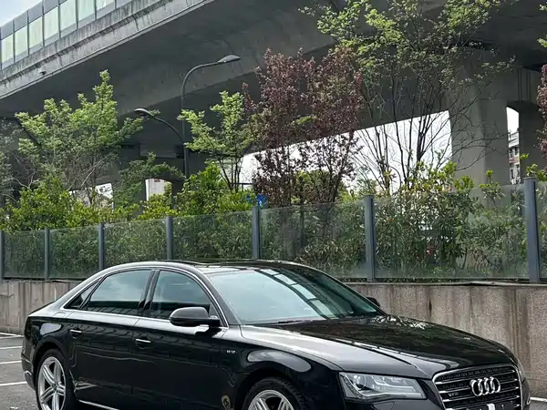 Audi A8 2014