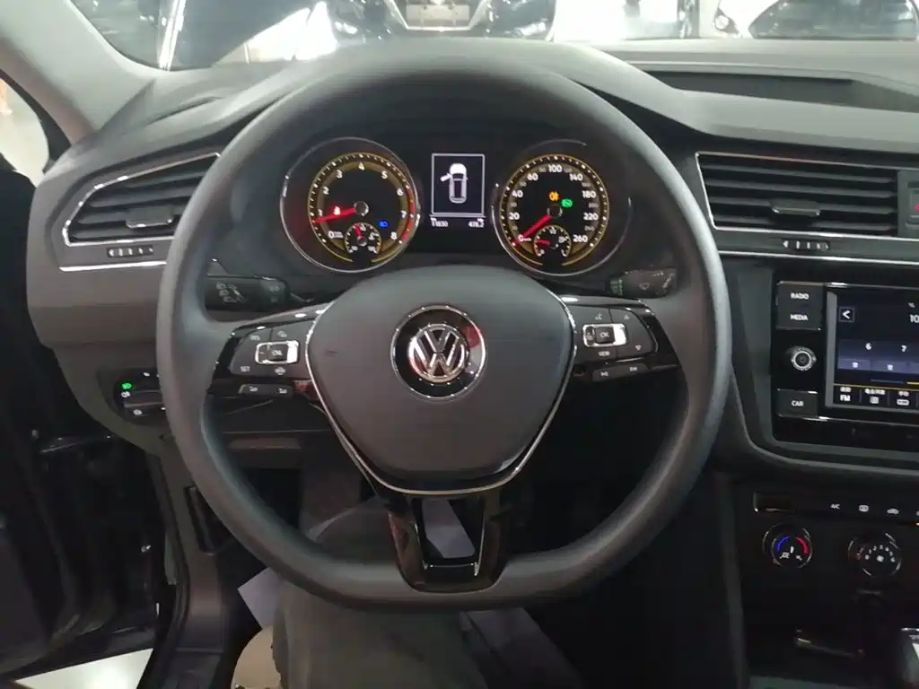 Volkswagen Tiguan L 2020 — фото 11