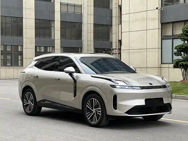 Lynk & Co 08 EM-P 2023