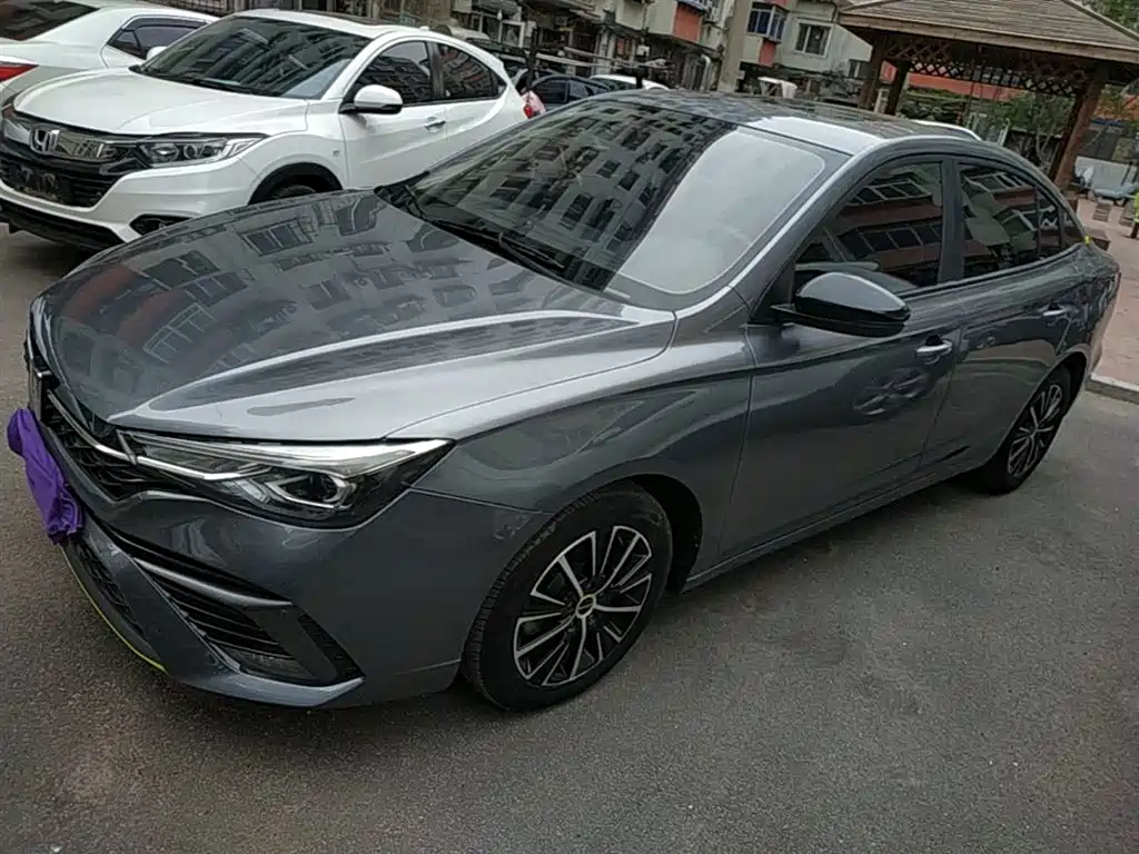 Roewe i5 2021 — фото 1