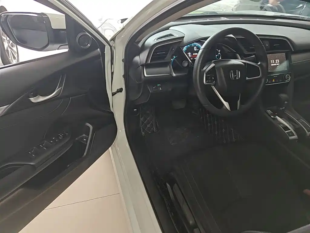 Honda Civic 2017 — фото 16