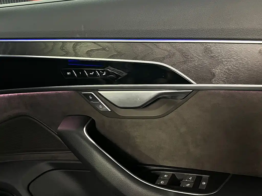Audi A8 2021 — фото 15