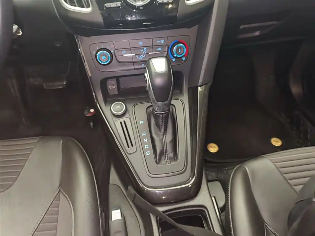Ford Focus 2018 — фото 14