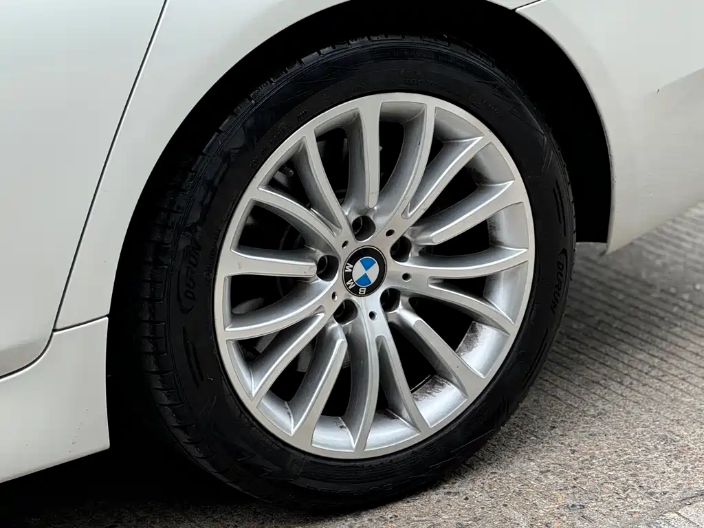 BMW 5 Series 2016 — фото 12