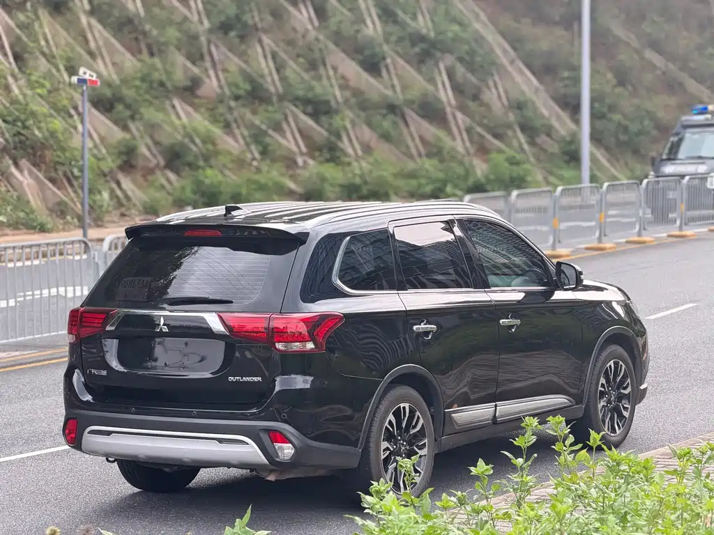 Mitsubishi Outlander 2020 — фото 11