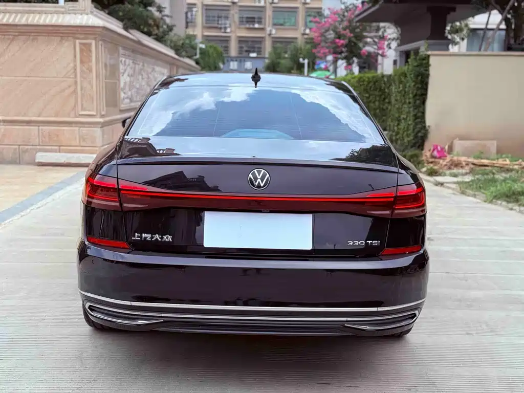 Volkswagen Passat 2022 — фото 12
