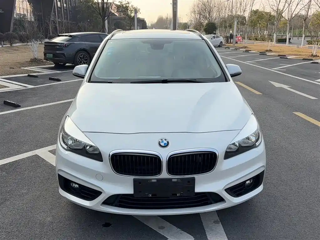 BMW 2 Series Active Tourer 2017 — фото 21
